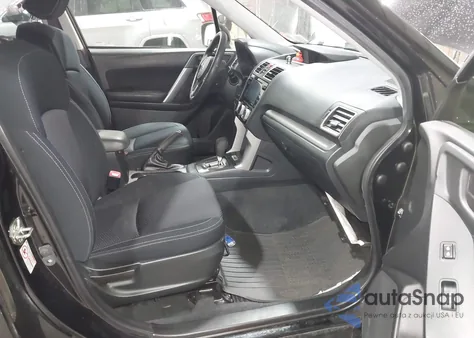 2017 Subaru Forester 2.5I Premium z USA, uszkodzony, nr VIN JF2SJAEC6HH588239